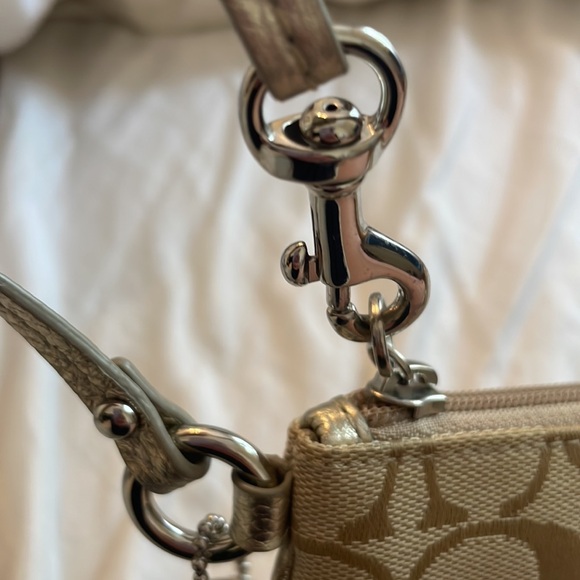 VINTAGE NEVER USED COACH WRISTLET - Picture 3 of 7